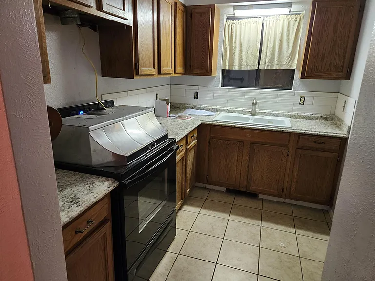 1821 N Kansas Ave — Photo 4