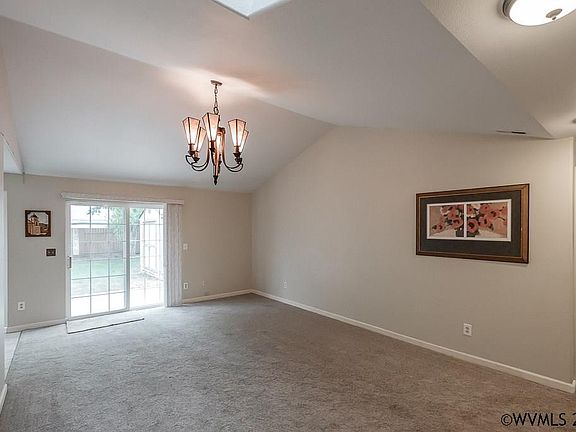 5th image of 3939 Willamette Ave SE