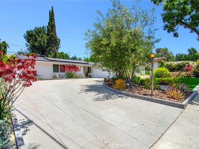20757 Burbank Blvd, Woodland Hills, CA, 91367