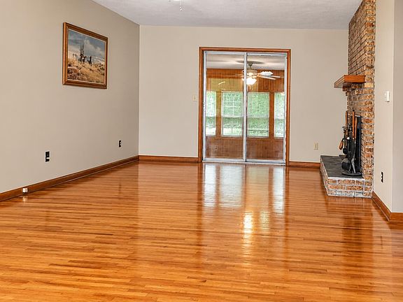 4th image of 224 S Forest Lane