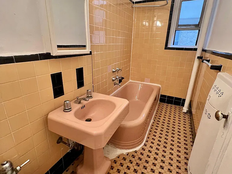14125 Northern Blvd #6F — Photo 15