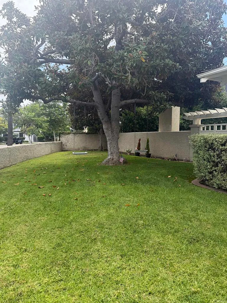 4 bed, 2.5 bath, 2938 sqft, $16,500 — Photo 2