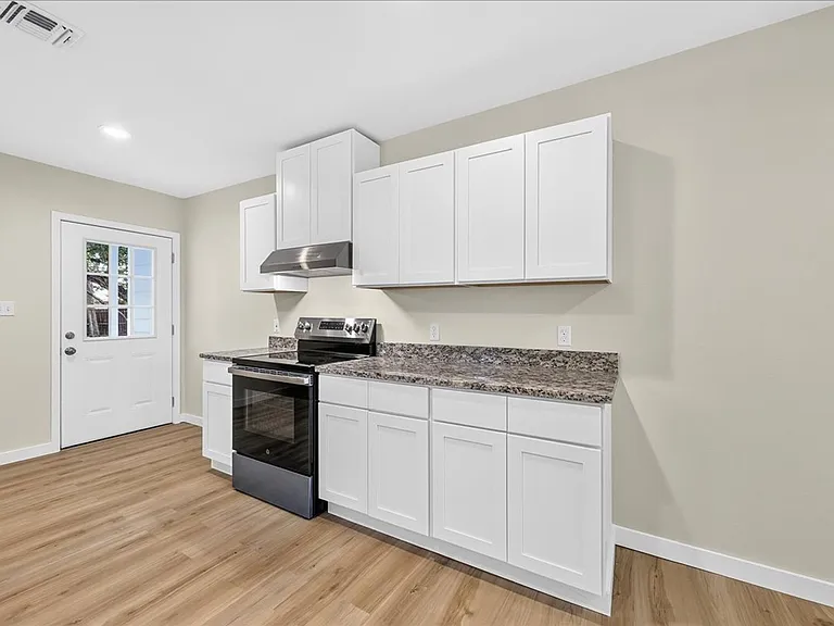 1154 Florida Ave — Photo 11