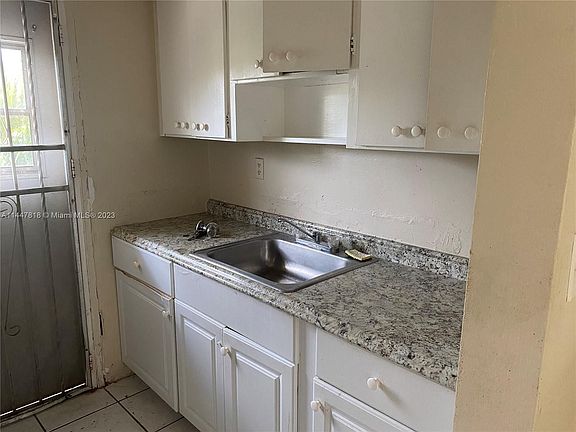5th image of 12195 W Dixie Hwy APT 20E