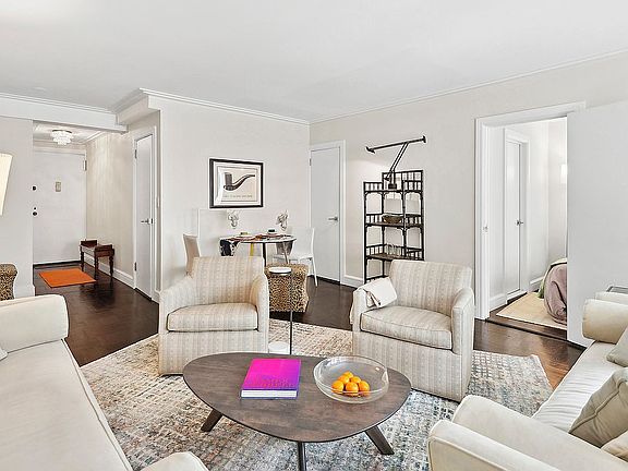 2nd image of 150 E 61st St APT 4A