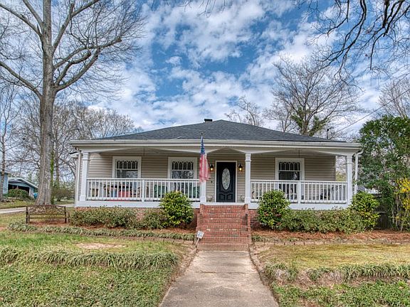 2nd image of 219 E 11th St SE