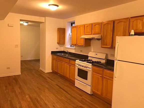 3rd image of 454 W 26th St #Br
