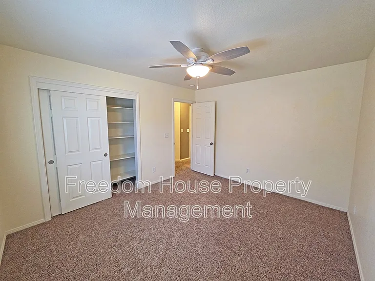111 Mondale Ct — Photo 35