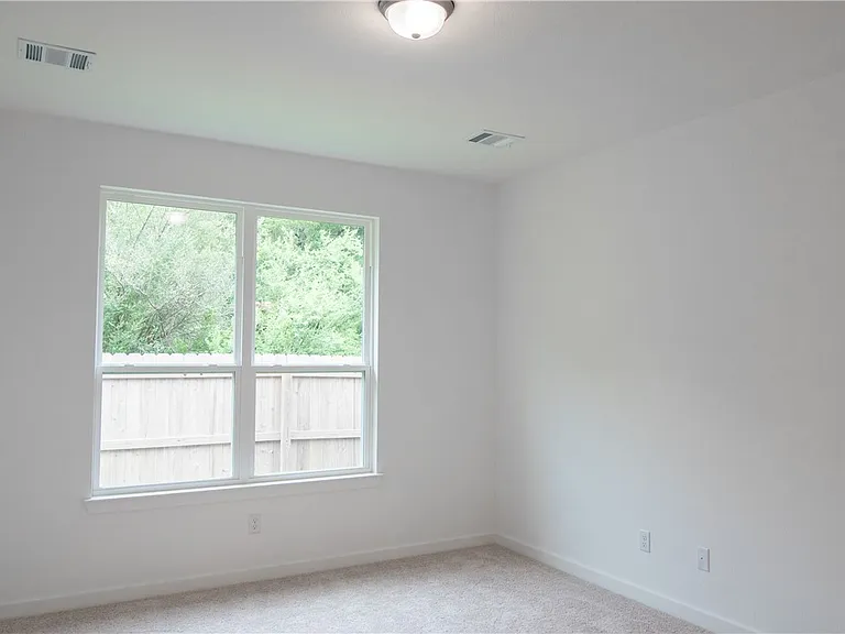 5689 Fox Bluff Dr — Photo 17