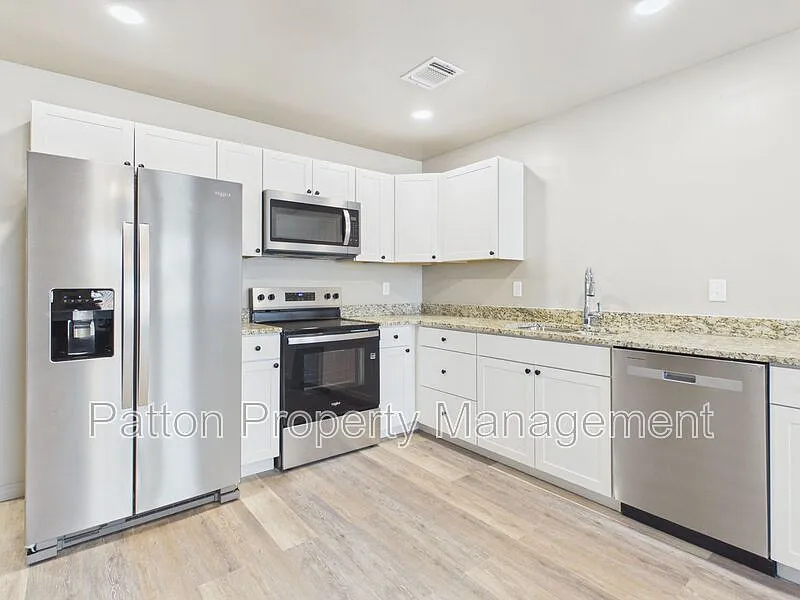 3 bed, 2.0 bath, $1,650 — Photo 4