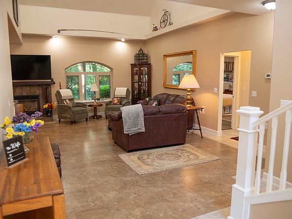 5th image of 347 Peckerwood Ln