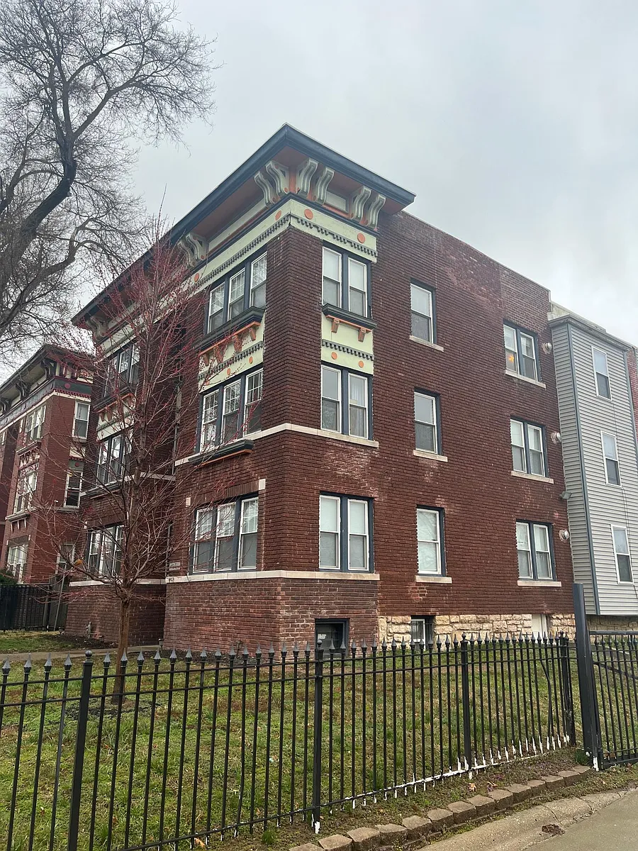 Building Photo - 4029 Harrison St #2S