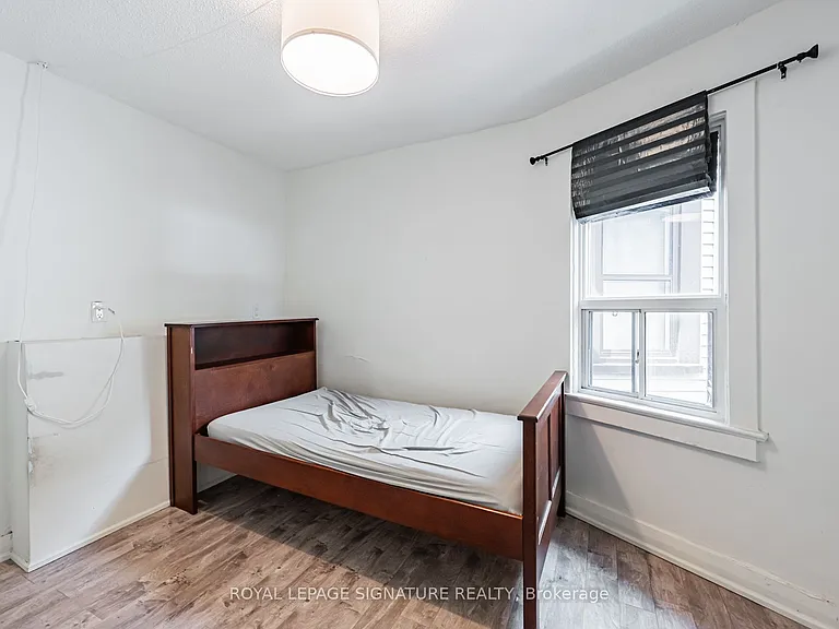573 Coxwell Ave — Photo 16