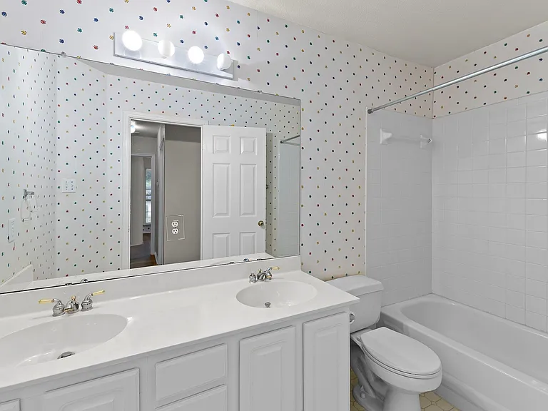 3904 Cadoz Ct — Photo 31
