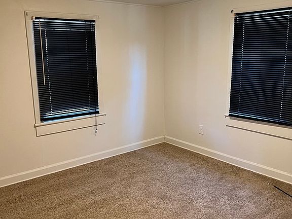 5th image of 901 Rapids St