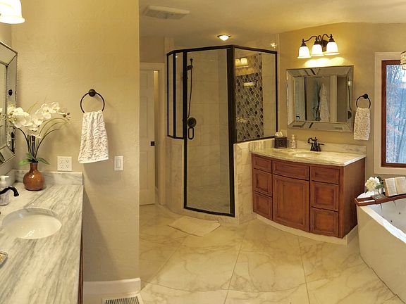 Master Bath, 2 WI Closets WD