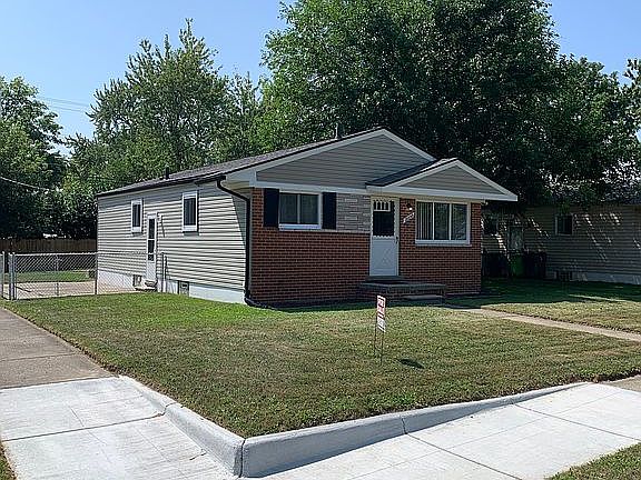2nd image of 20258 Stafford St