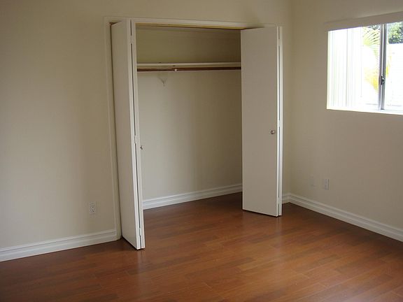 5th image of 1014 14th St APT 2