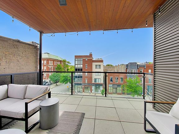 5th image of 1902 W Division St APT 4S