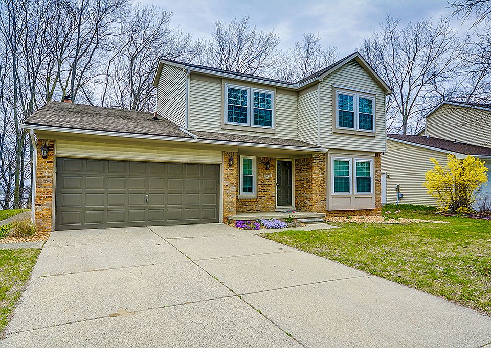 1st image of 8045 Lake Crest Dr