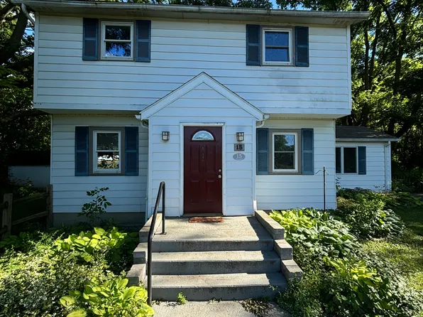 15 Names Rd, Rochester, NY 14623