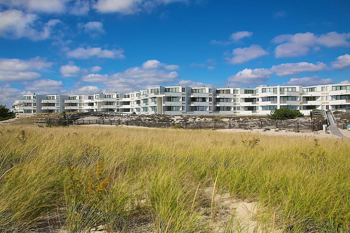 Building Photo - 253 Dune Rd
