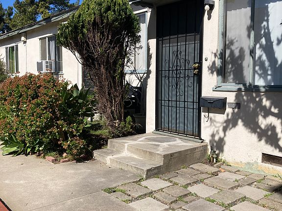 2nd image of 2212 Ocean Park Blvd APT C