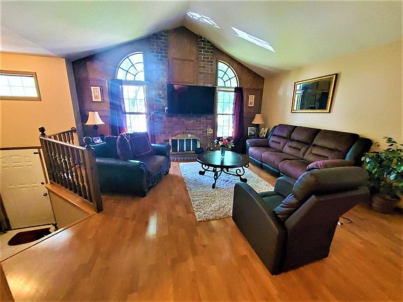 5th image of 8779 Hawthorne Dr