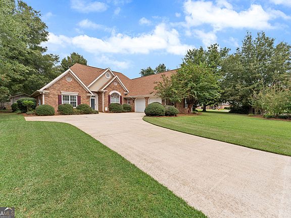 2nd image of 302 Jubilee Cir