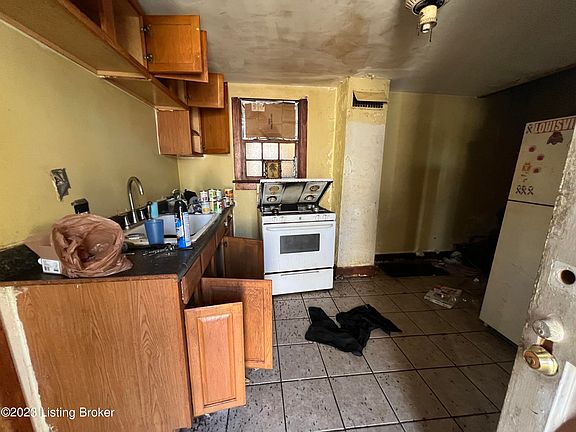 4th image of 2627 Northwestern Pkwy