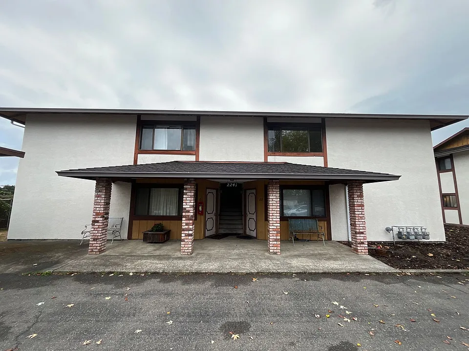 2241 Arbutus St