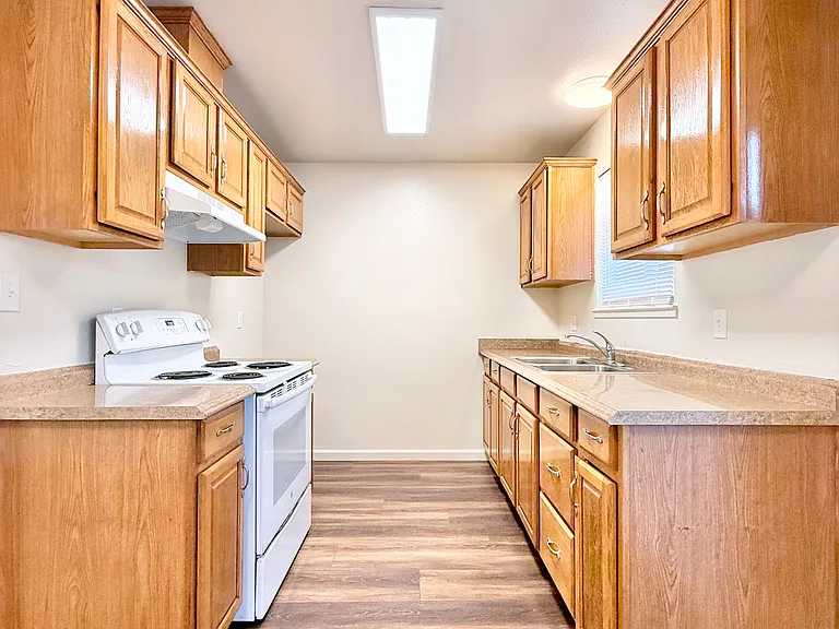 467 Lynette Pl — Photo 1