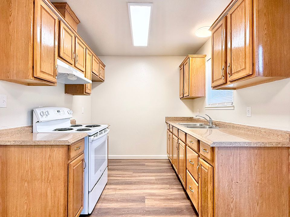 1st image of 467 Lynette Pl