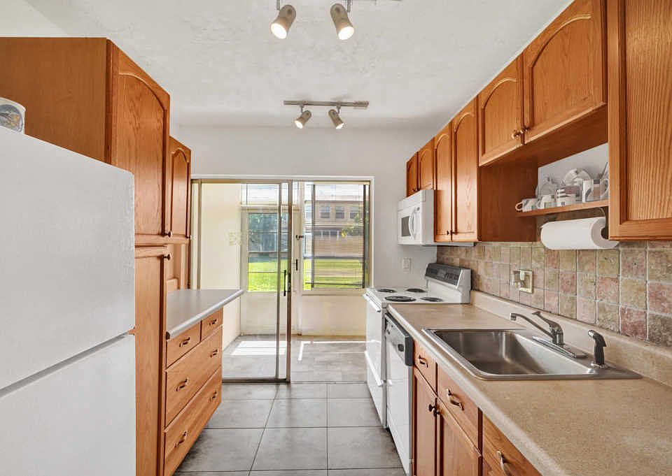 1st image of 7200 NW 5th Pl APT 104