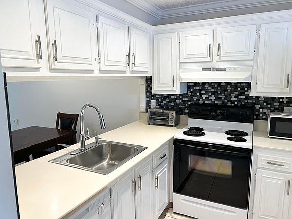 5th image of 2613 Nassau Bend #C2