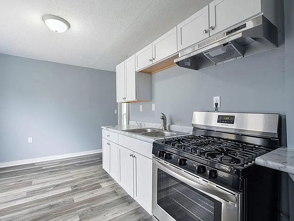 4th image of 2723 Dupont Ave N #1