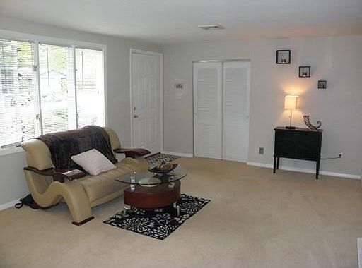 5th image of 65 Stephen Dr