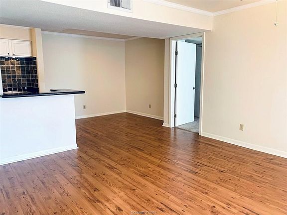 3rd image of 904 University Dr #102