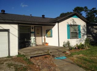 3252 Cherry St, Groves, TX 77619