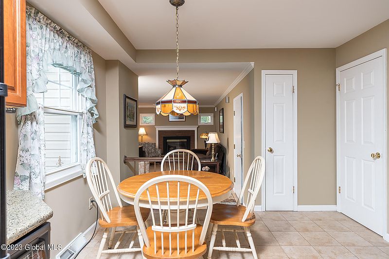 4th image of 17 Woodridge Street