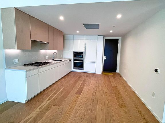 2nd image of 877 S Francisco St #607