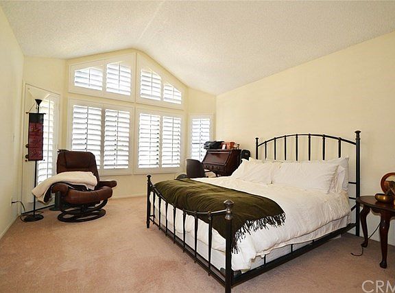 Master Bedroom w/cathedral ceilings