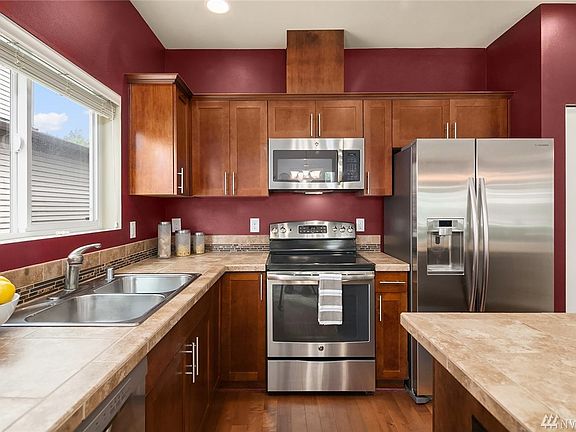 5th image of 4252 Pike St NE