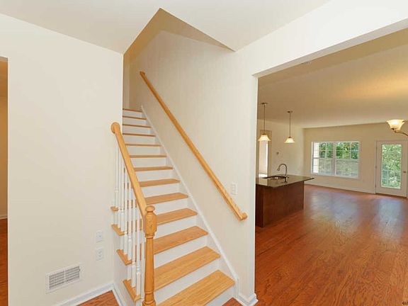 5th image of 1510A Anthony St N