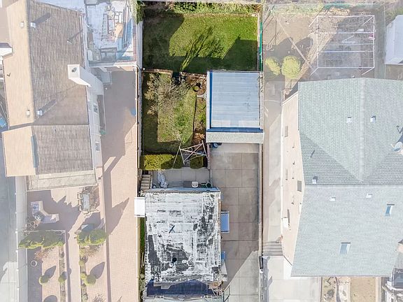 4th image of 2116 74th St
