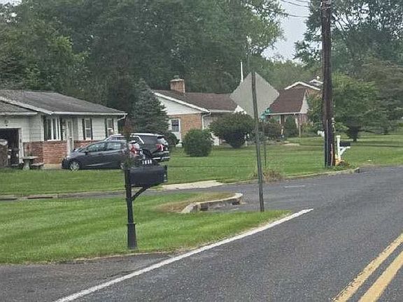 4th image of 1818 Meadows Rd