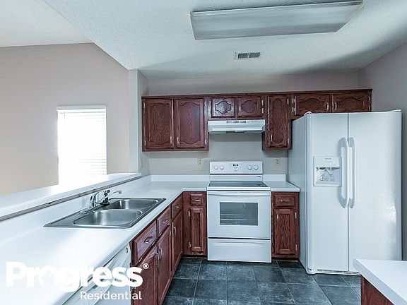 4th image of 10246 Fox Chase Dr