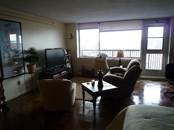 2nd image of 101 Monmouth St APT 512