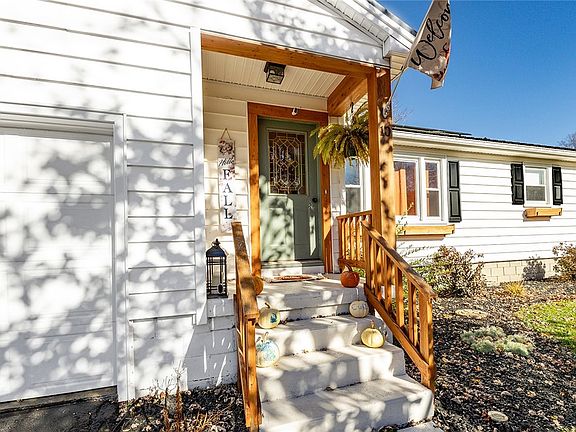 4th image of 10 Fredonia Rd