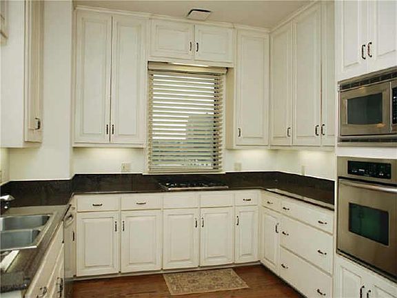 3rd image of 8181 Douglas Ave APT 420